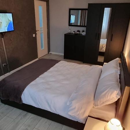 Feel Like Home 2 Piatra Neamţ エクステリア 写真